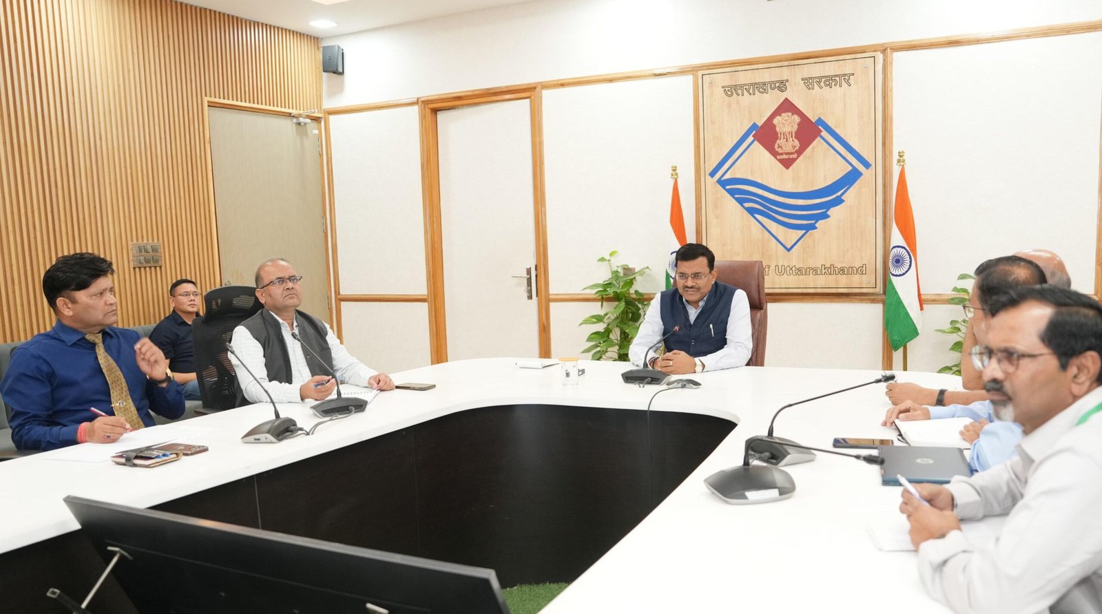 ग्लेशियर झीलों की प्रभावी निगरानी जरूरी-मुख्य सचिव - my uttarakhand