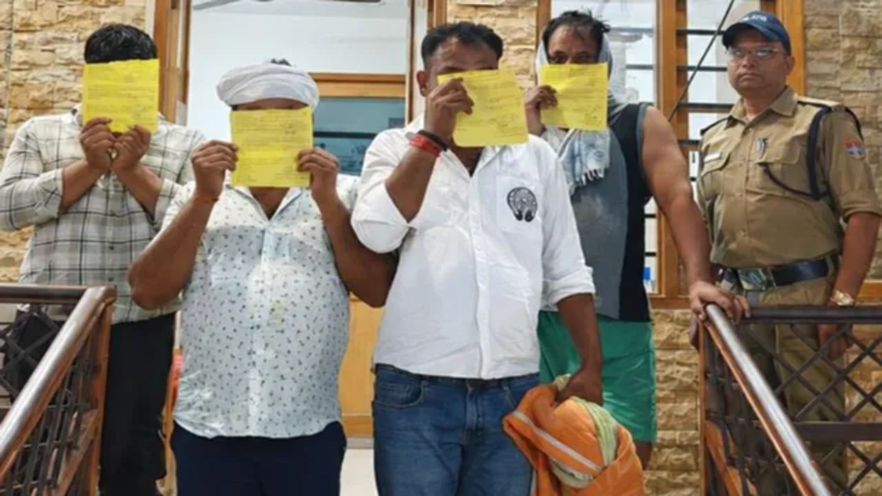 देवभूमि में शर्मनाक हरकत: हरिद्वार के गंगा घाट पर बदसलूकी