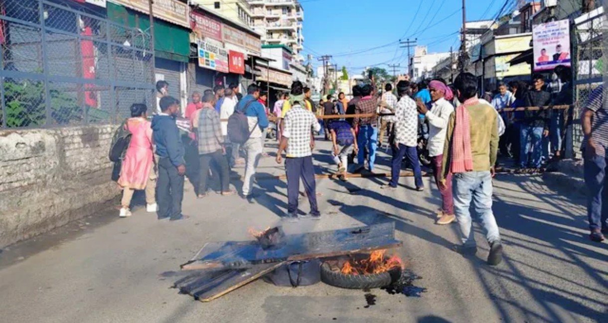 देहरादून में तेज रफ्तार डंपर ने राहगीर को कुचला, मौके