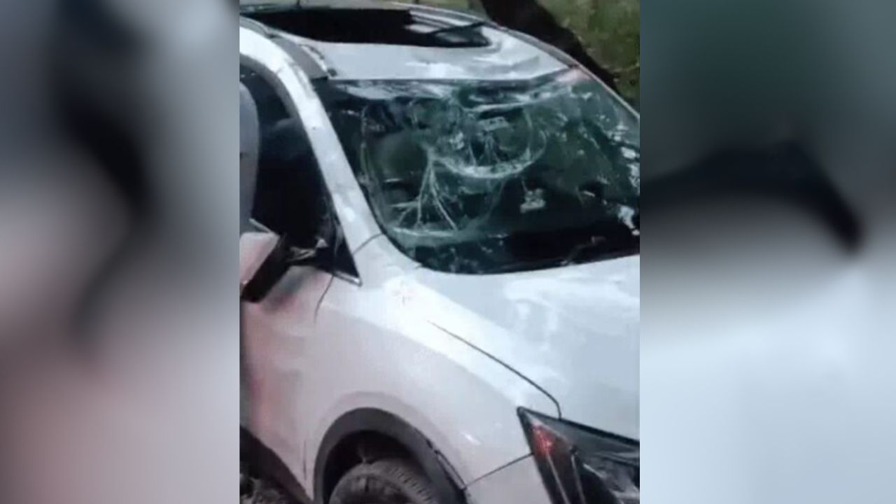 नैनीताल घूमने आए बरेली के पर्यटकों की कार पहाड़ी से