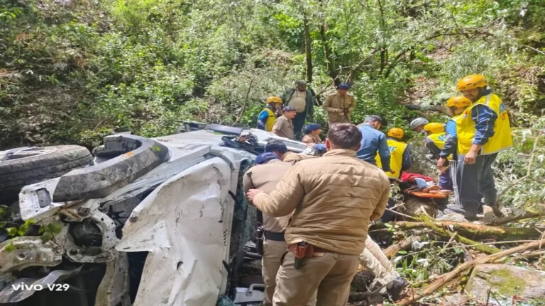 नैनीताल में दर्दनाक हादसा: खाई में गिरा वाहन, एक की मौत