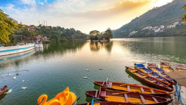 नैनीताल में बढ़ती गर्मी के साथ झील का जलस्तर लगातार