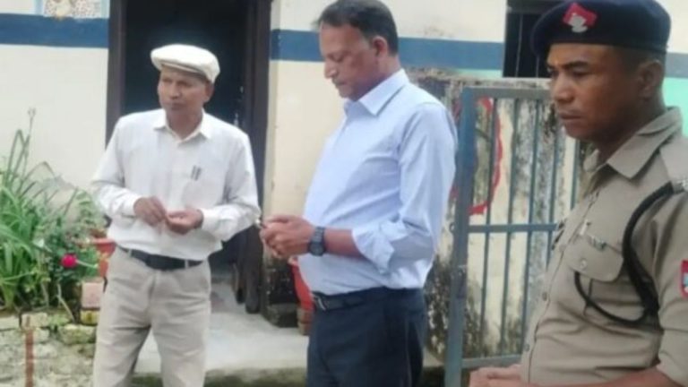 पहाड़ की चुनौतियों के बीच बच्चों की पढ़ाई ठप, शिक्षा