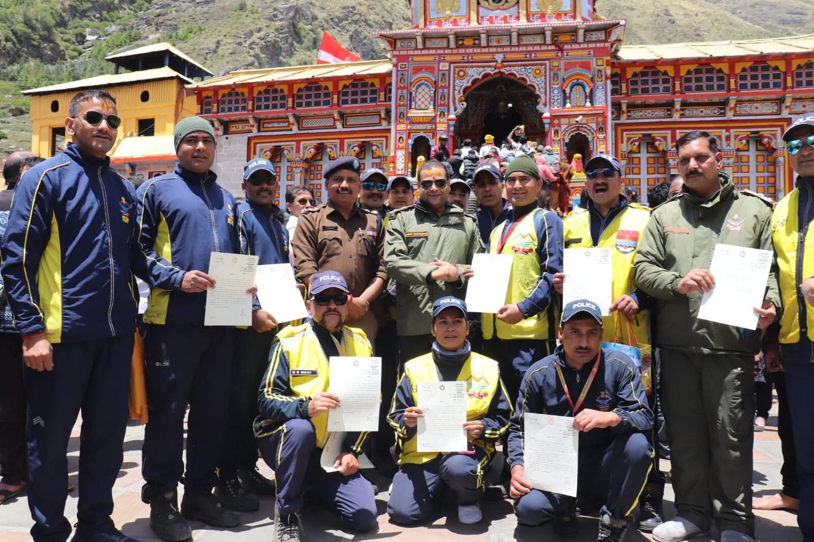 बद्रीनाथ धाम पहुंचे SDRF सेनानायक, सुरक्षा व्यवस्थाओं का लिया जायजा