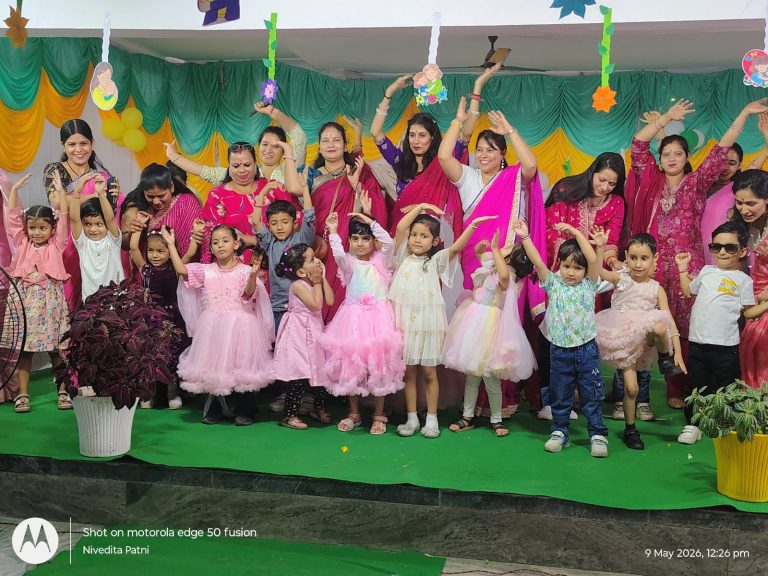मदर डे पर श्री चैतन्य टेक्नो स्कूल में भावनाओं और