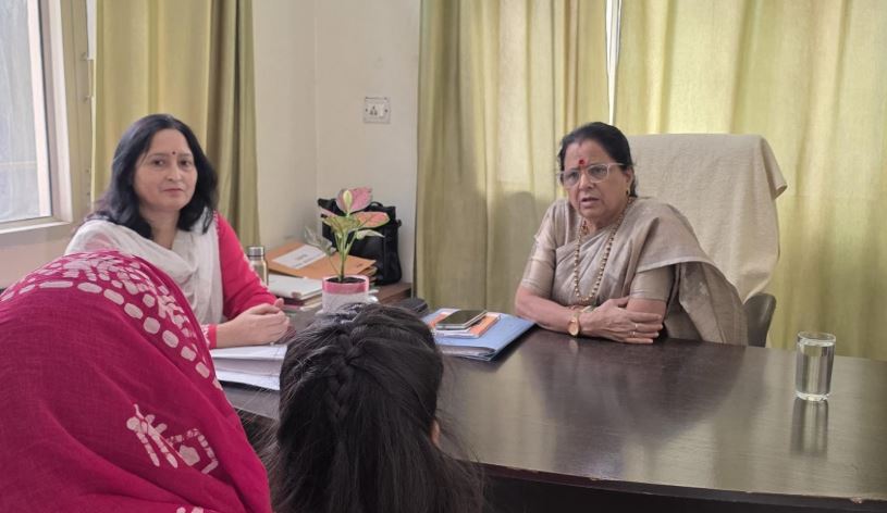 महिला आयोग अध्यक्ष कुसुम कण्डवाल ने सखी वन स्टॉप सेंटर का किया औचक निरीक्षण