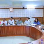 मासिक स्टाफ बैठक में जिलाधिकारी ने राजस्व वसूली से लेकर फार्मर रजिस्ट्री तक दिए कड़े निर्देश