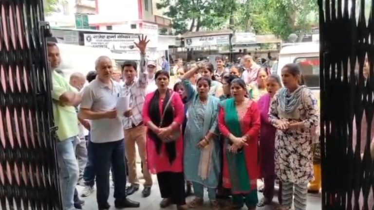 रामनगर में शराब की दुकान पर बवाल… महिलाओं ने कहा-