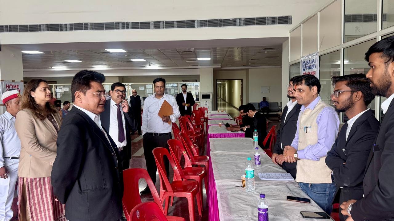 लोक अदालत में हजारों मामलों का आपसी सहमति से निपटारा