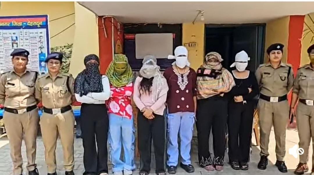 विकासनगर में स्पा सेंटर पर पुलिस का छापा, बिना सत्यापन