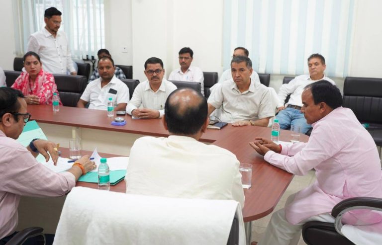 शिक्षा मंत्री धन सिंह रावत ने ली शिक्षा विभाग की
