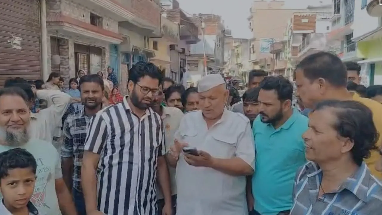 स्मार्ट मीटर लगाने पहुंची ब‍िजली व‍िभाग की टीम का लोगों ने किया ये हाल