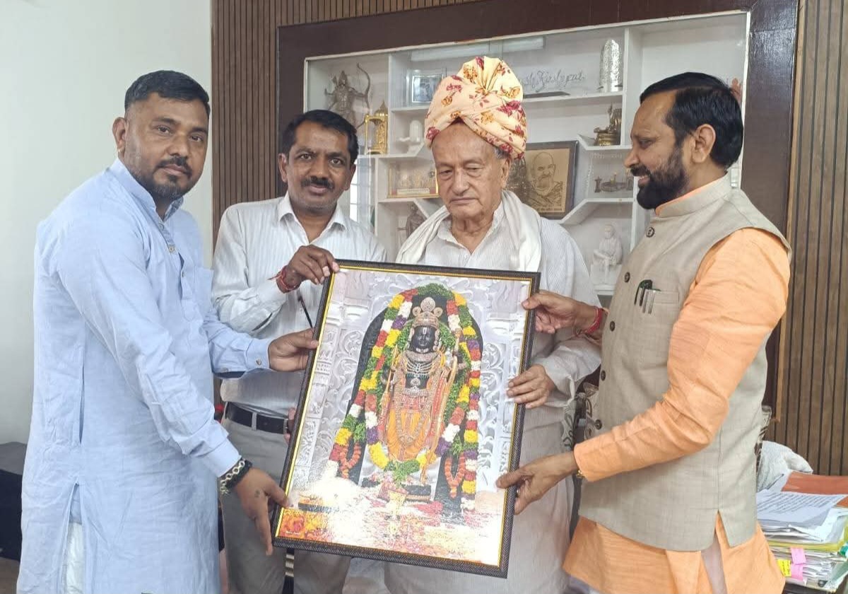 Bhagwat Prasad Makwana congratulates Koshyari on Padma Bhushan