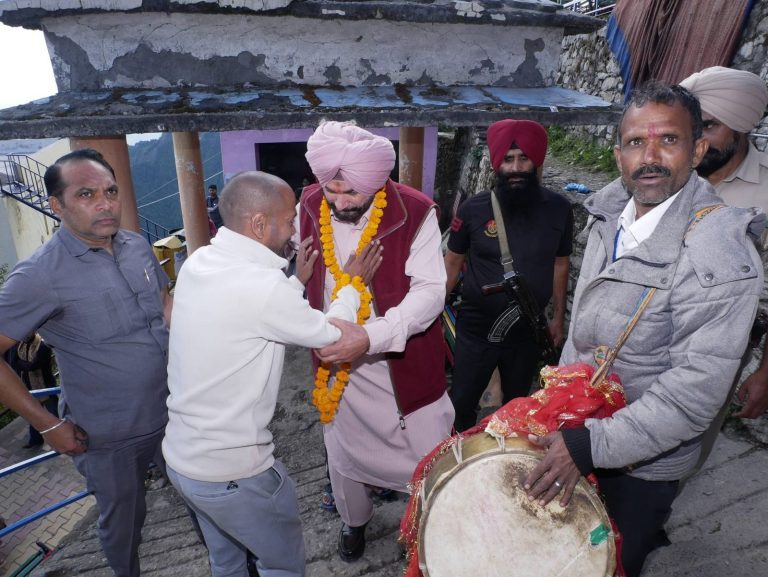 Navjot Singh Sidhu offers prayers at Surkanda Temple