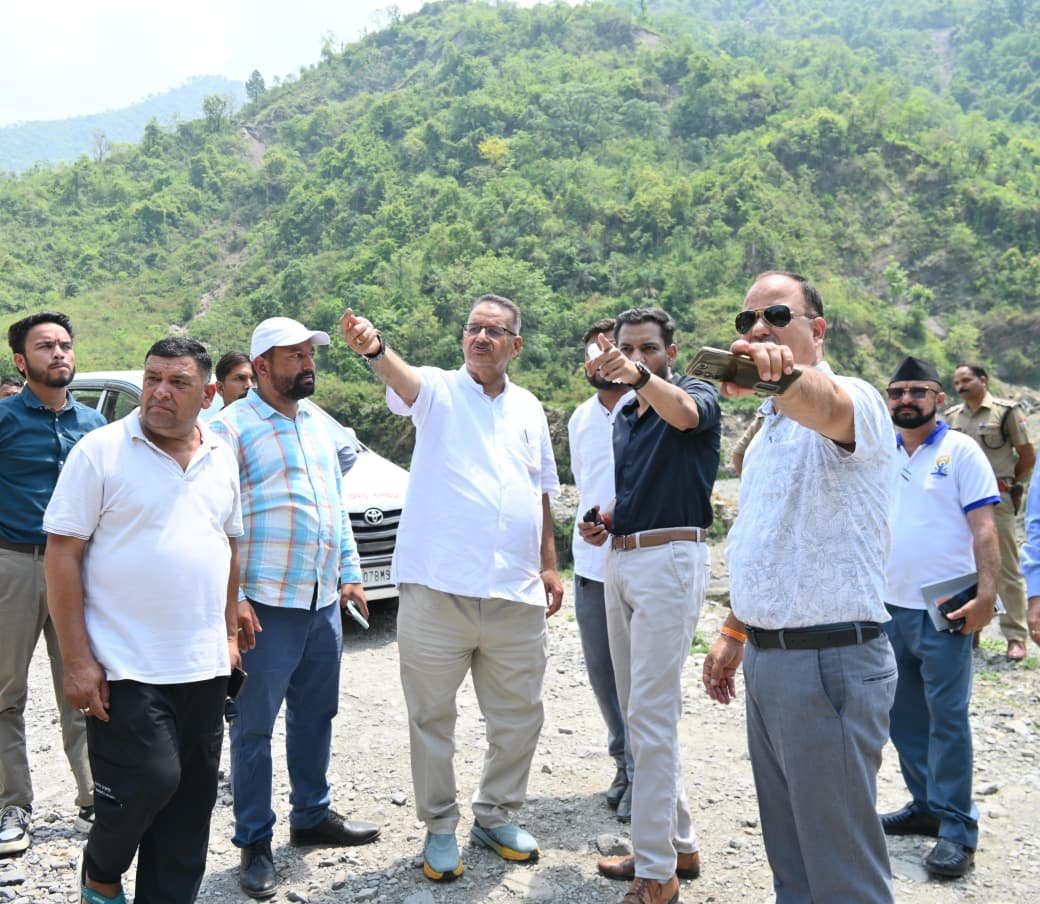 कार्लीगाड़ आपदा क्षेत्र का निरीक्षण, 15 दिन के भीतर मलबा