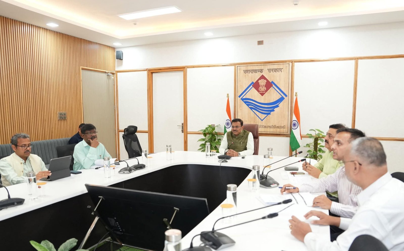 सिंगल विंडो मामलों में देरी पर मुख्य सचिव सख्त, जिलाधिकारियों