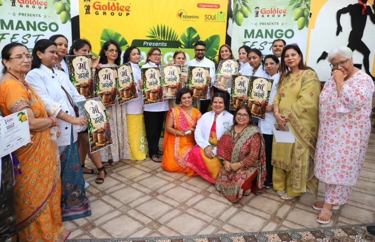 150 महिलाओं ने बनाया मैंगो पिकल मिक्सिंग का रिकॉर्ड, भारतीय