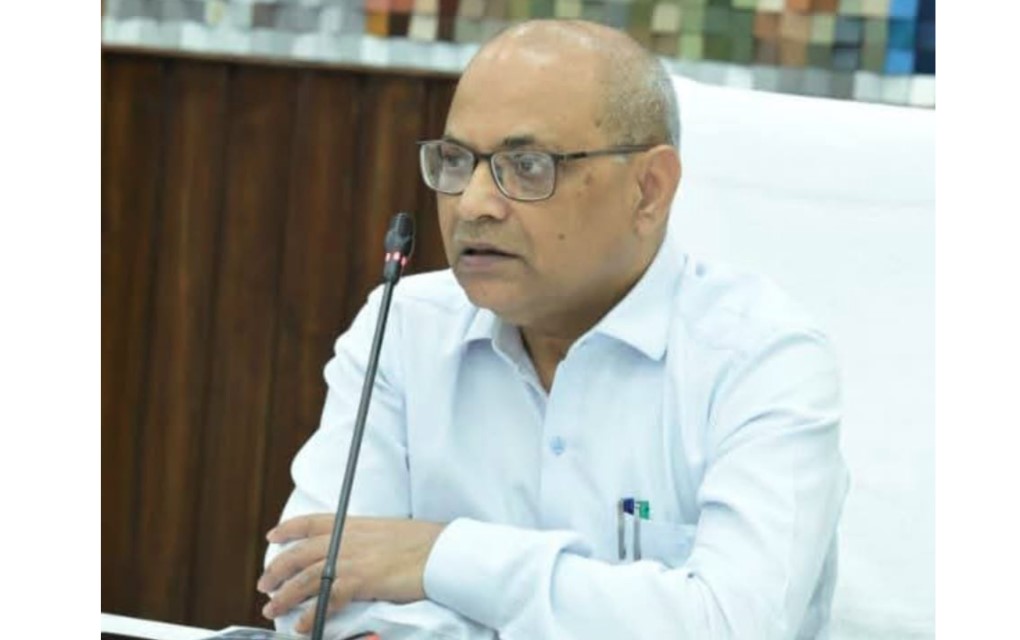 आपदा राहत कार्यों में तेजी लाएं, अवरुद्ध मार्गों को प्राथमिकता से खोलें- आयुक्त आनंद स्वरूप