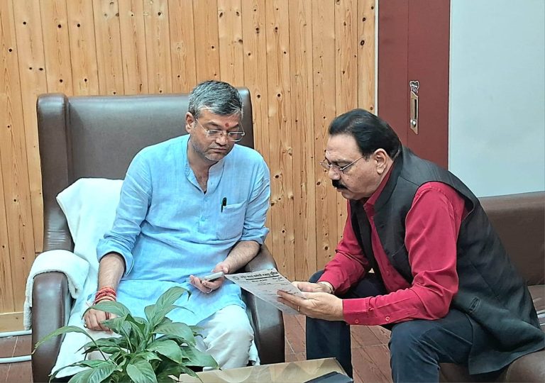 Ashok Verma meets Safai union, stresses on dialogue for resolution