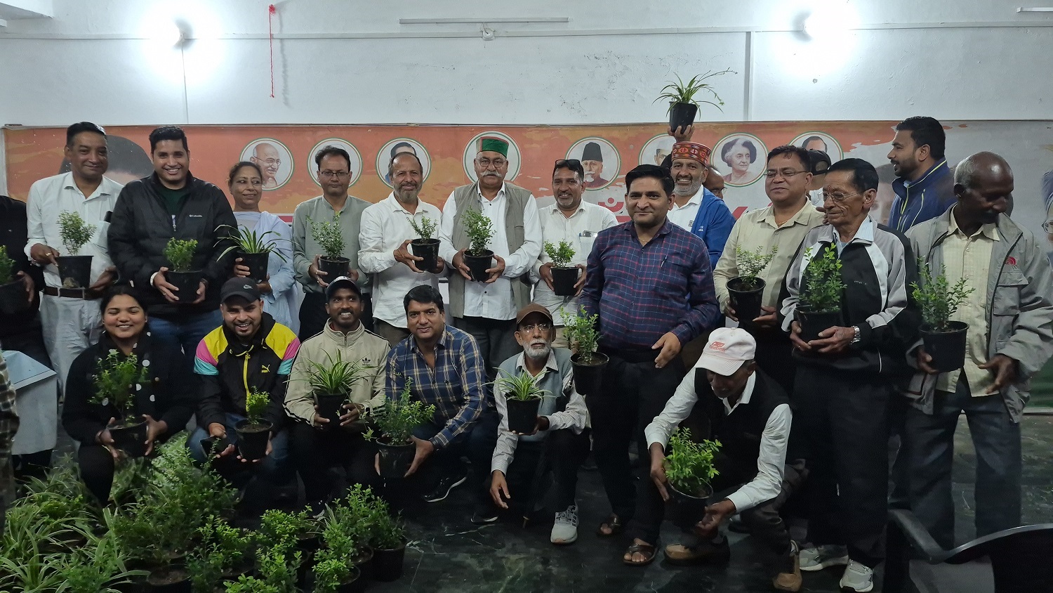 Congress distributes saplings in Mussoorie on ‘Harela’, pledges environmental conservation