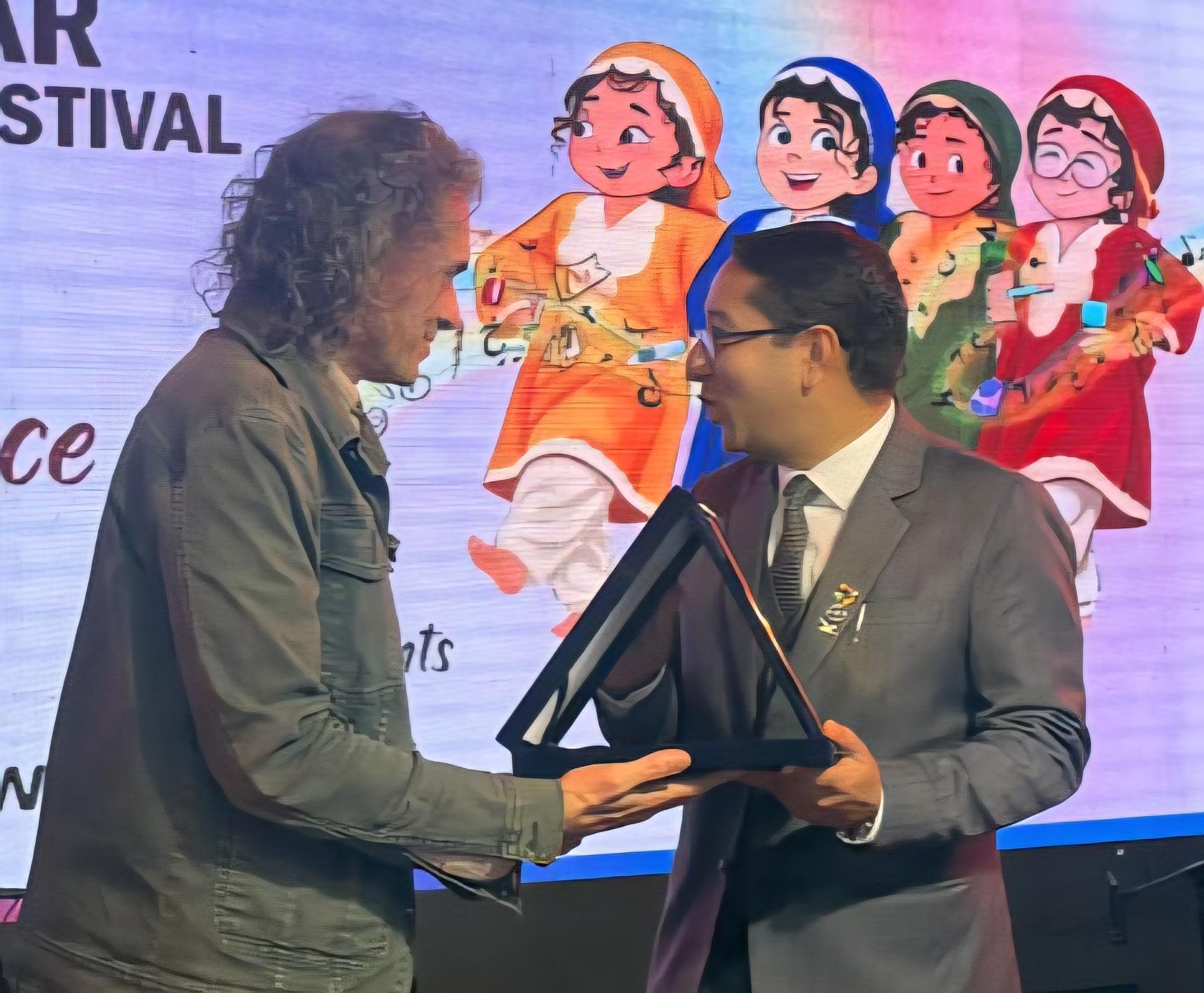 Imtiaz Ali presents Guardians of the Himalayas Award to Nadeem