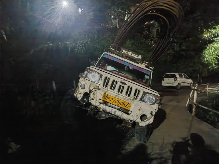 Poor road construction exposed in Mussoorie: Pickup truck trapped in
