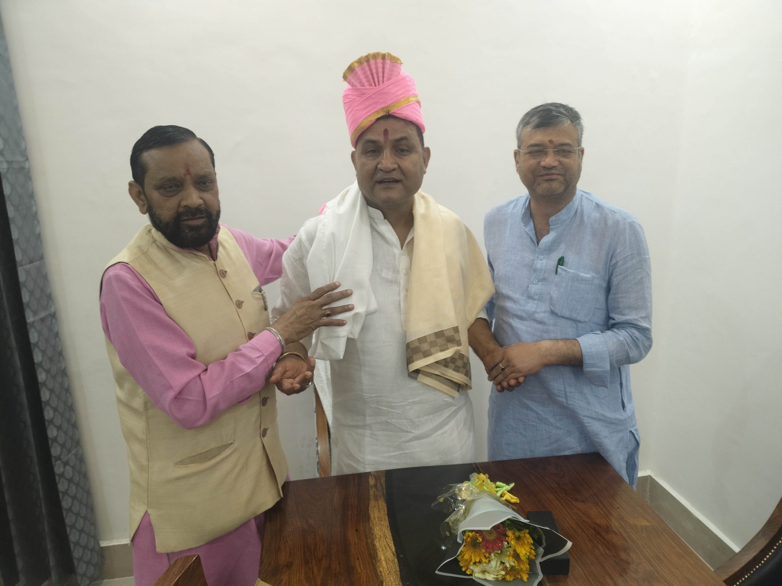 Ram Singh Kaira assures Mayor Thapliyal, Makwana of resolution of