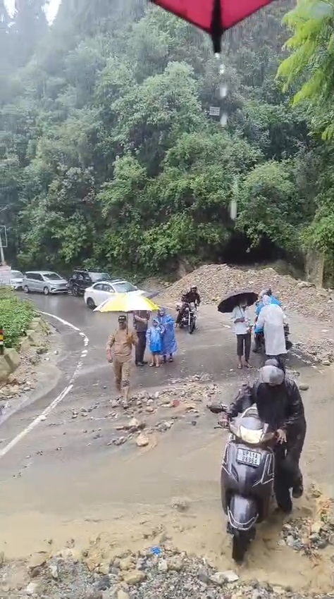 Road blocked again by debris in Mussoorie, cleared by JCB