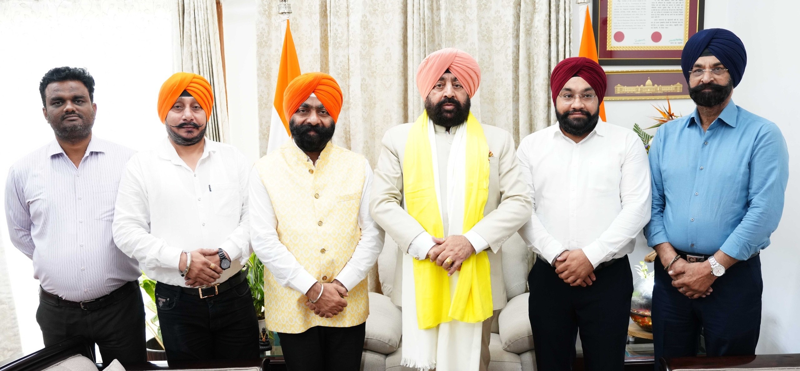 UP Sikh leader pays courtesy call on Gov