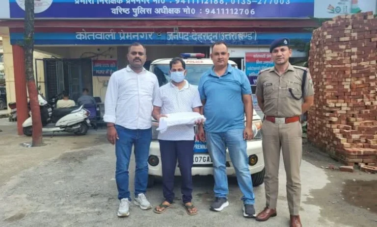 WhatsApp बना पेपर लीक का जरिया! UTU परीक्षा मामले में