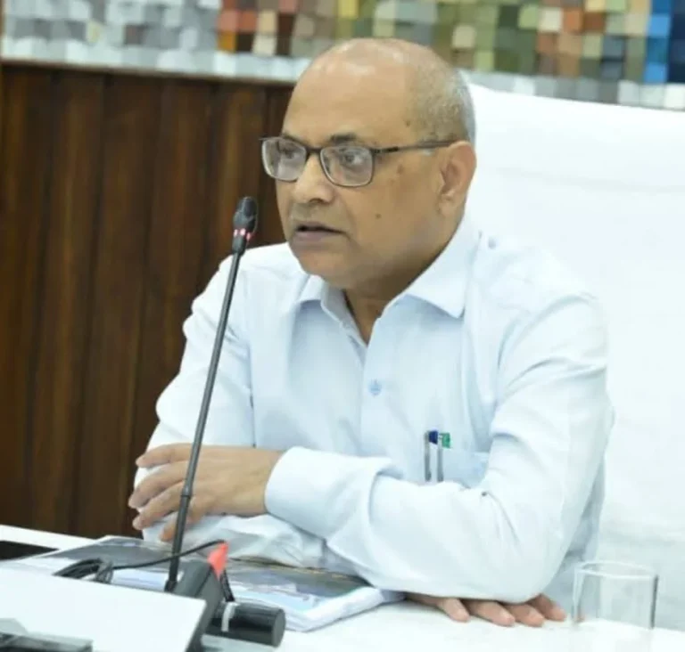 आपदा राहत कार्यों में तेजी लाएं, अवरुद्ध मार्गों को प्राथमिकता