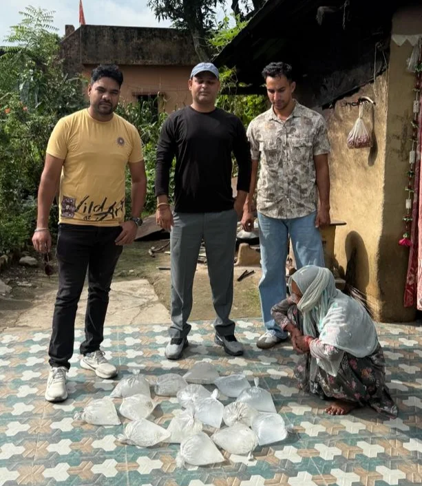 आबकारी टीम की बड़ी कार्रवाई, कच्ची शराब के साथ महिला