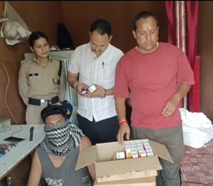 आबकारी विभाग की बड़ी रेड, अवैध शराब के साथ तीन