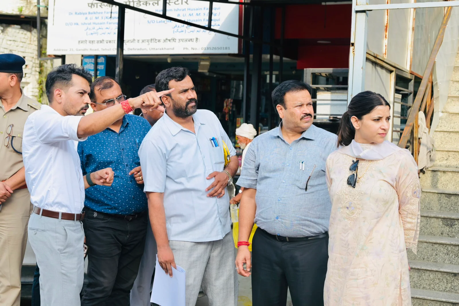 आढ़त बाजार/तहसील चौक सड़क चौड़ीकरण परियोजना कार्य प्रगति का डीएम