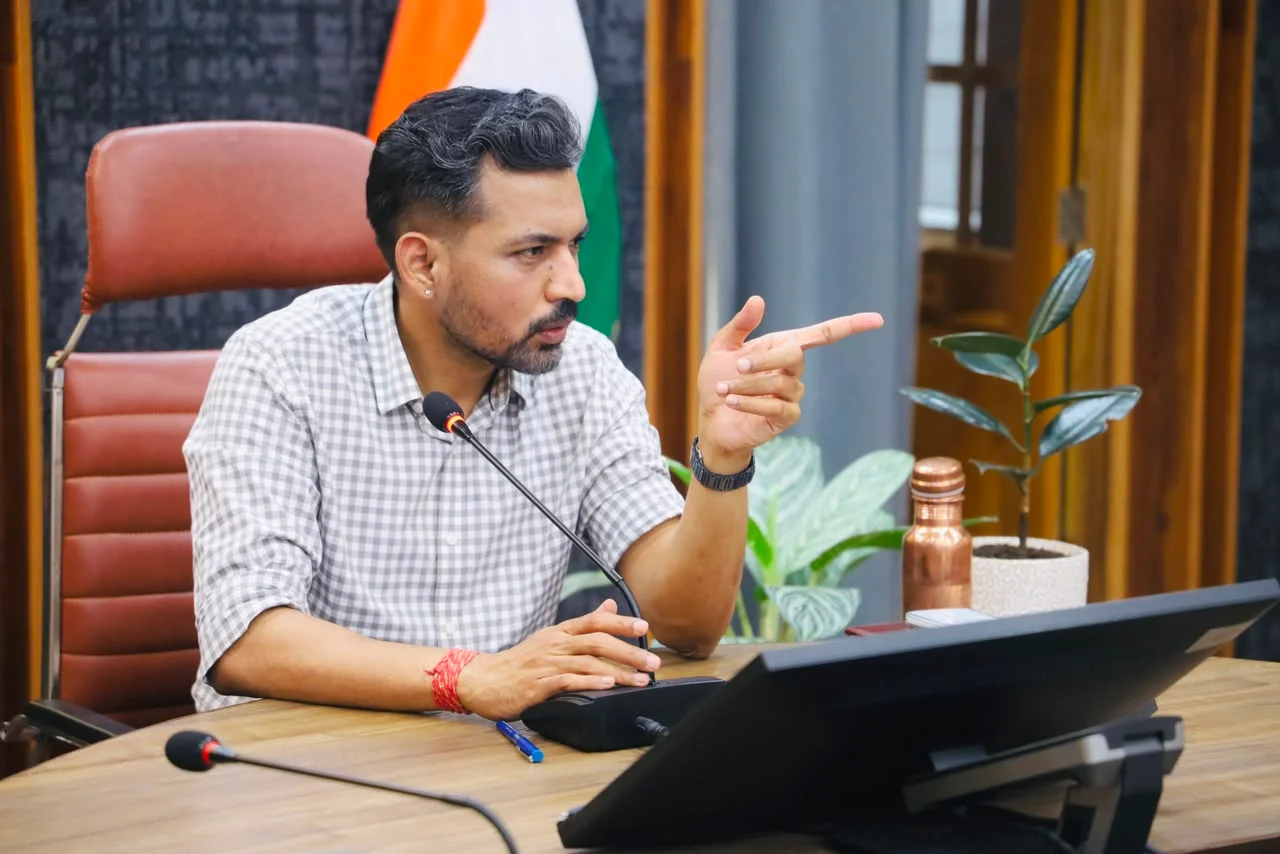 ई-ऑफिस व्यवस्था प्रभावी एवं सुगम बनाने के डीएम ने दिए