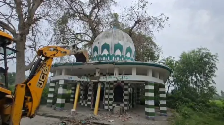 उत्तराखंड में एक और अवैध मजार पर बुलडोजर एक्शन, 5