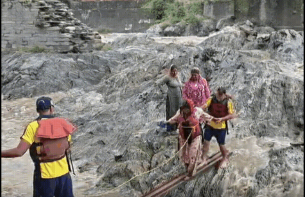 उत्तराखंड में फ्लैश फ्लड का खतरा; चारधाम यात्रा रुकी, भूस्खलन