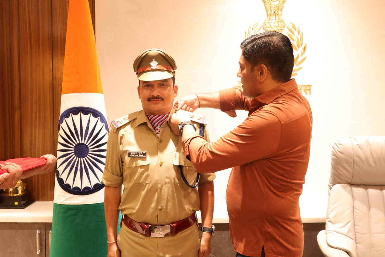 उप निरीक्षक से निरीक्षक बने कुन्दन राम, SSP ने पिपिंग सेरेमनी में किया सम्मानित