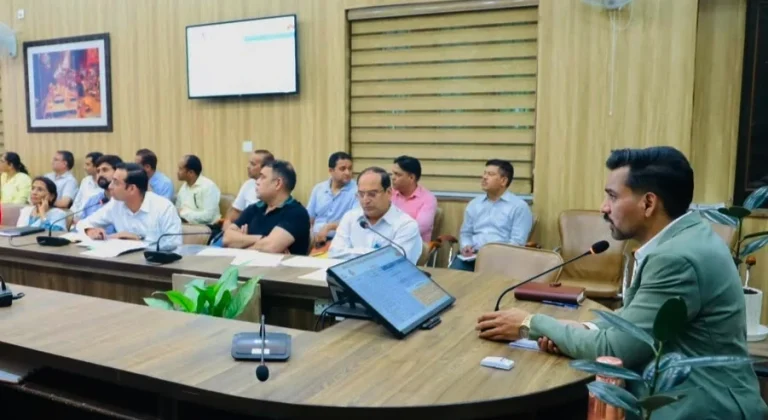 एचआईवी रोकथाम को मिलेगी नई रफ्तार, डीएम ने बढ़ाई टेस्टिंग
