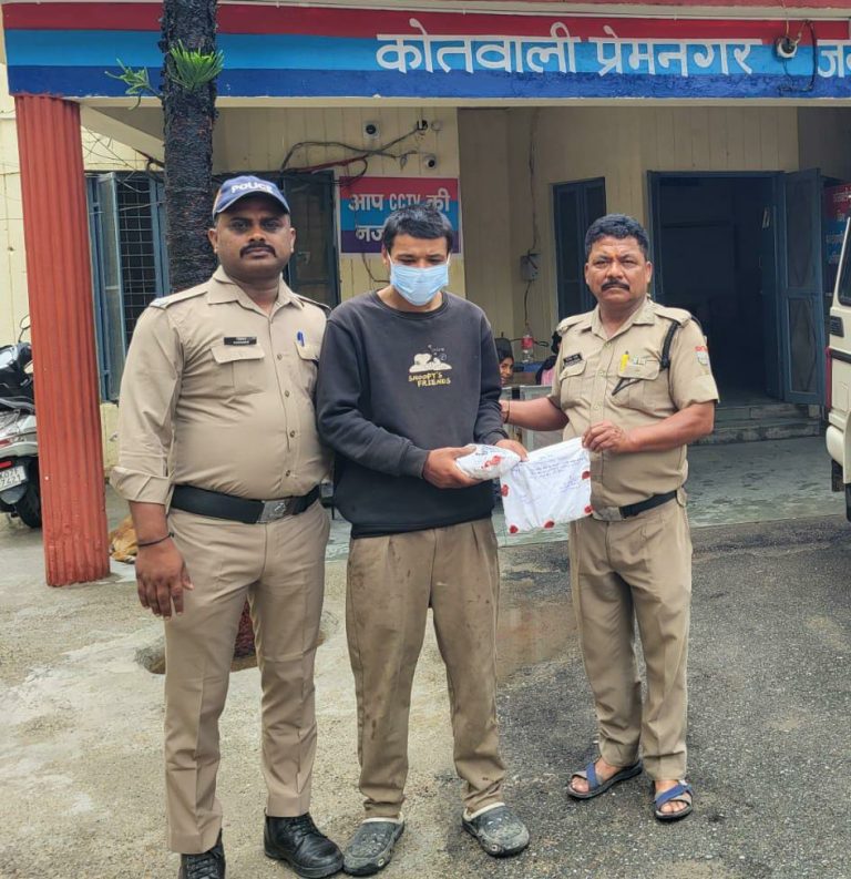 एटीएम तोड़कर चोरी की कोशिश नाकाम, आरोपी रंगे हाथ गिरफ्तार