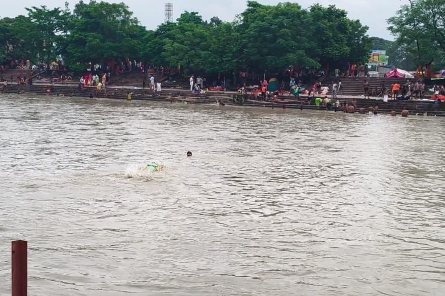 कांवड़ यात्रा के दौरान SDRF की त्वरित कार्रवाई, कांगड़ा घाट पर गंगा में डूब रहे कांवड़िये को सकुशल बचाया