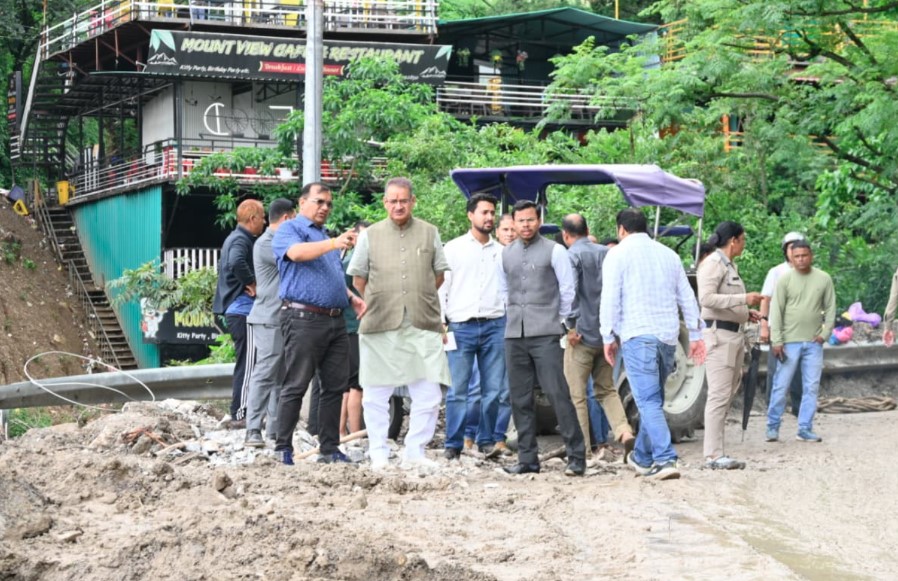 कैबिनेट मंत्री गणेश जोशी ने देहरादून-मसूरी मार्ग के क्षतिग्रस्त मार्ग का किया निरीक्षण