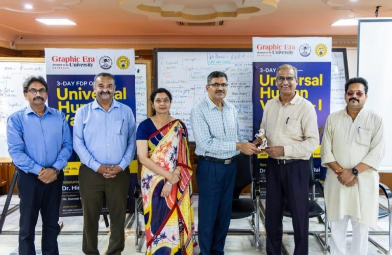 ग्राफिक एरा में विशेषज्ञ बोले— मानवीय मूल्य ही बेहतर समाज