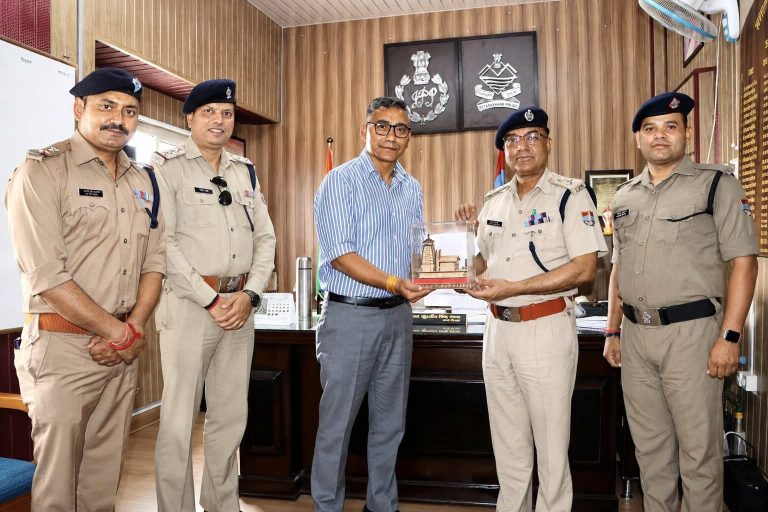 चारधाम यात्रा-2026 में उत्कृष्ट सेवाओं के लिए पुलिस अधिकारियों का