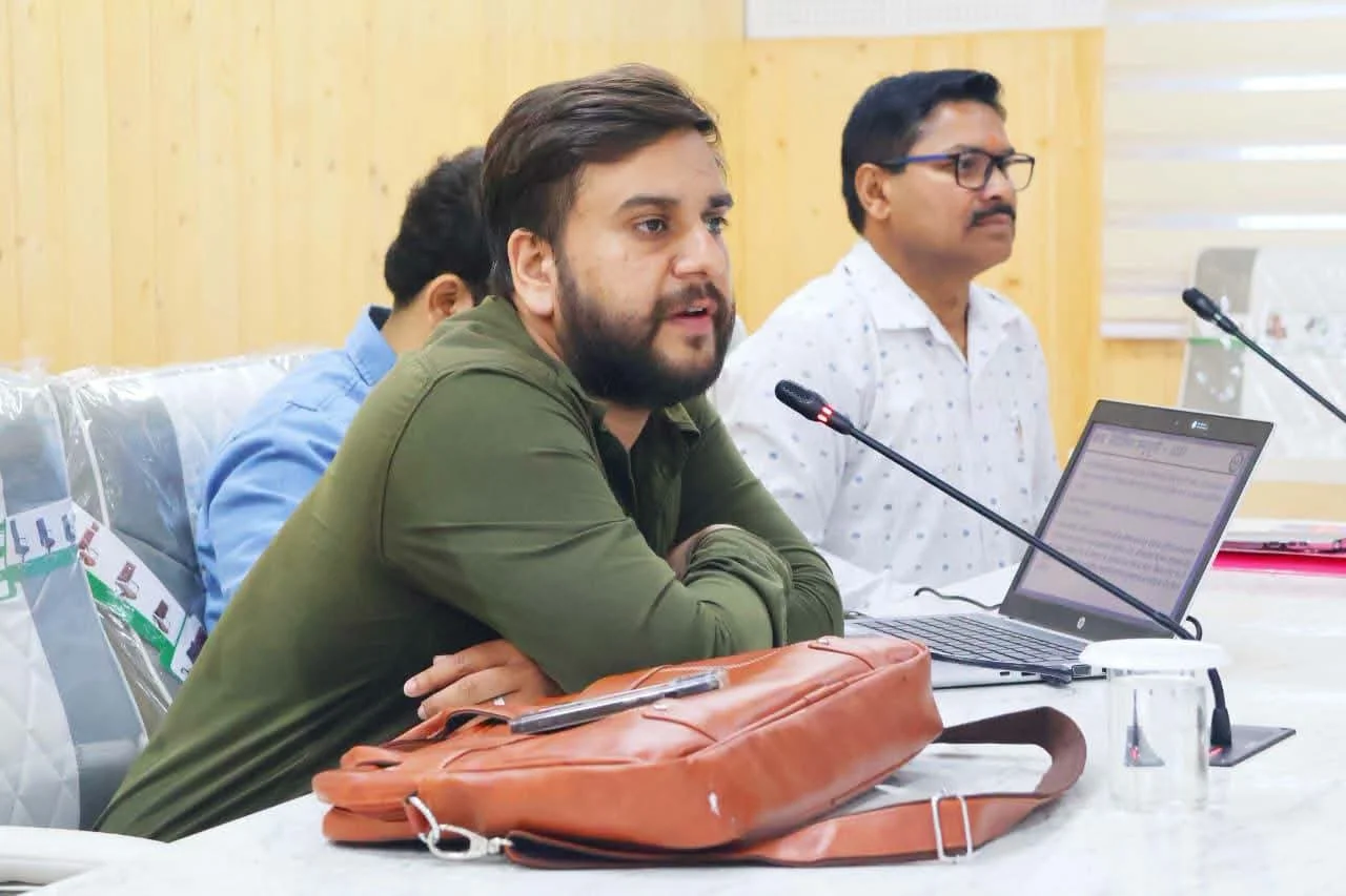 जनगणना के द्वितीय चरण की तैयारियों को लेकर अधिकारियों एवं