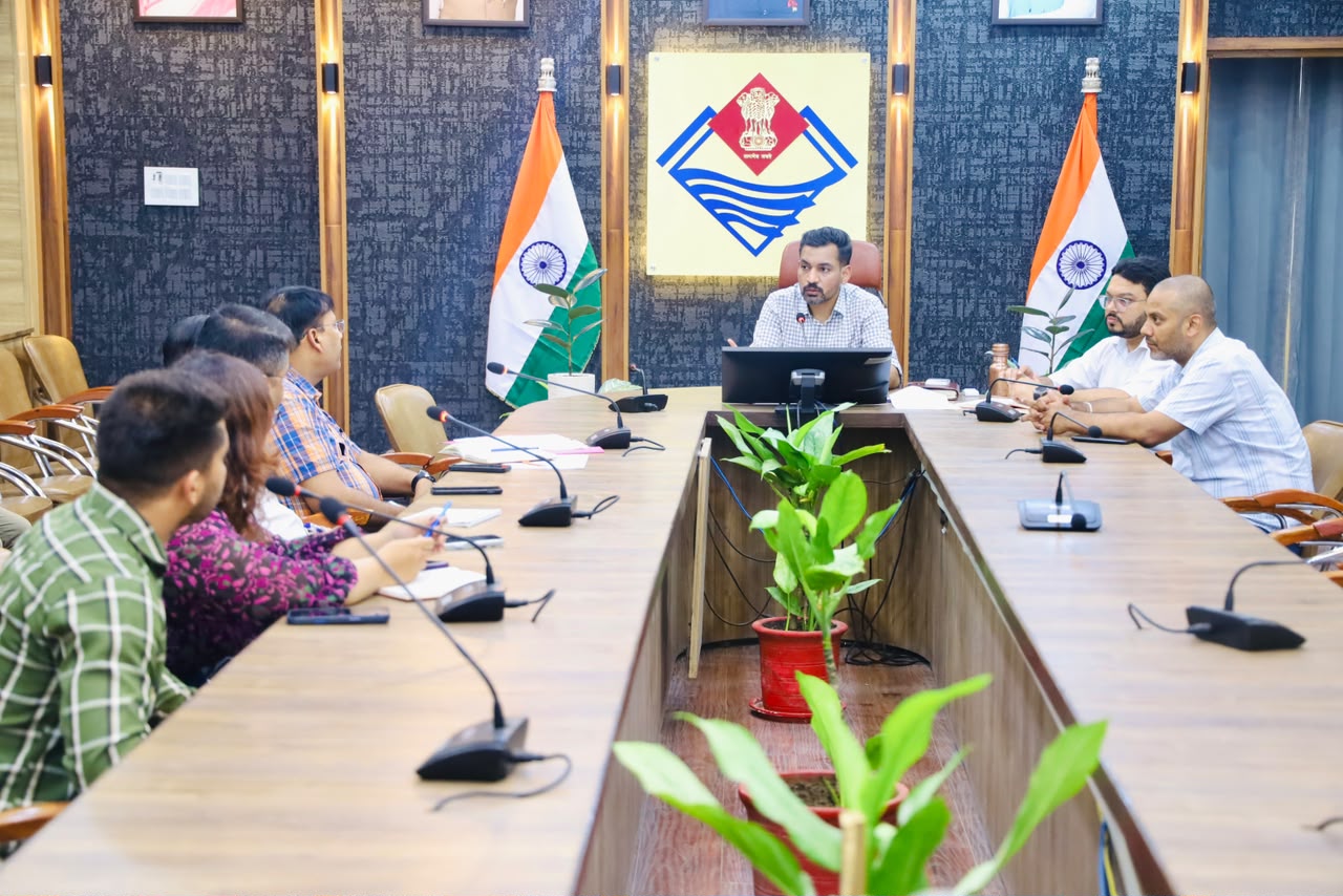 डीएम ने की ई-आफिस प्रगति समीक्षा, तकनीकी समस्याओं के शीघ्र समाधान के दिए निर्देश