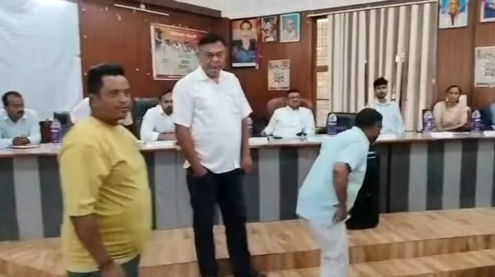 थराली बीडीसी की बैठक में जमकर हुआ हंगामा, बैठक स्थगित