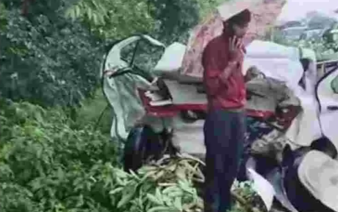 देहरादून ऋषिकेश रोड पर बेकाबू क्रेटा ने मचाई अफरा-तफरी -