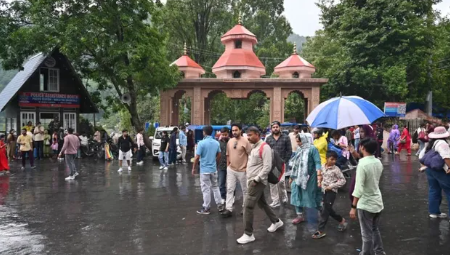 नैनीताल में मानसून की झमाझम बारिश से झील लबालब: होटलों