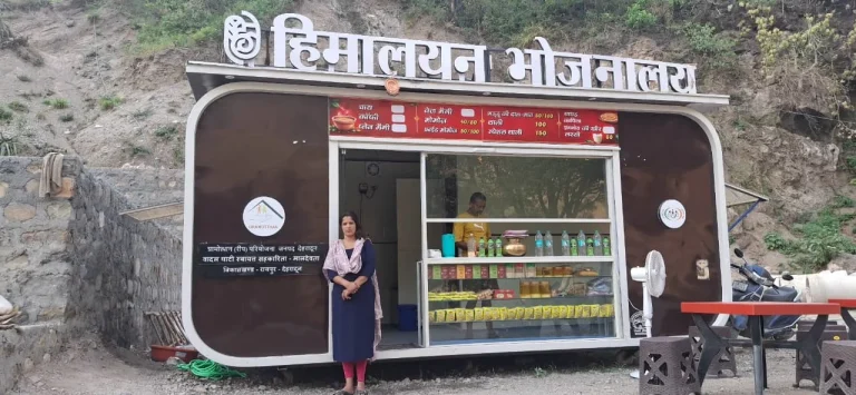 पर्यटकों को भा रहा पहाड़ी स्वाद, महिलाओं को मिल रहा